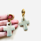 PENDIENTES CROSS GRIS (Pieza única)
